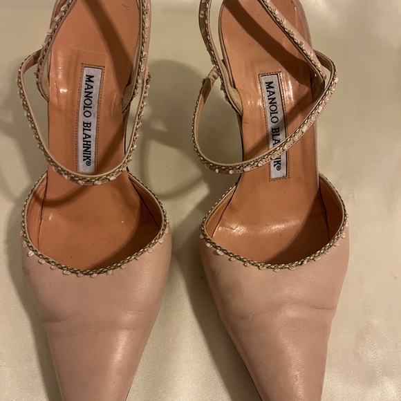 Manolo Blahnik Pink Heels Elegant Design - Picture 1 of 4